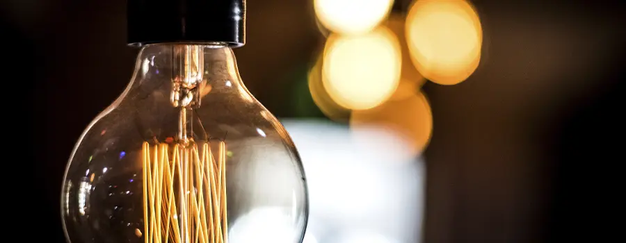 bombilla encendida consumiendo